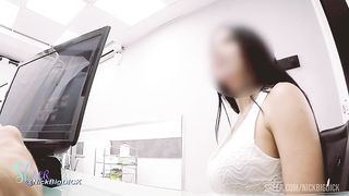 Mujer caliente tiene una cita con el doctor y este de la folla