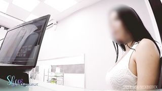 Mujer caliente tiene una cita con el doctor y este de la folla