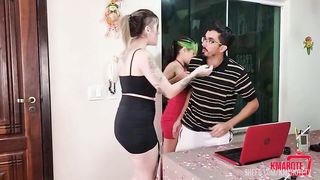 Levei a amiga pra conhecer meu namorado e ela ficou so no boquete pois nao conseguiu encarar o big bambu na bucetinha como eu