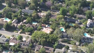 Kristen and Scarlett can't wait to get to the bedroom to use their tongues and hands to seal the deal