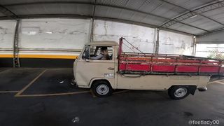 OLD VAN VW - KOMBI - BAREFEET
