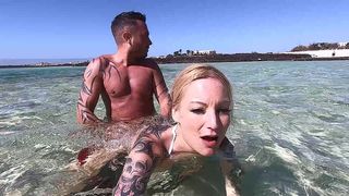 PUBLIC EXTREM AM STRAND UNTERWASSER - ERWISCHT WORDEN