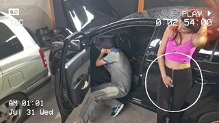 NOVINHA LEVA SEU CARRO AO MECANICO E FICA EXITADA PELO FUNCIONARIO!