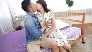 A SLENDER YOUNG WIFE IS CLIMAX WITH A LIVE COCK WHILE DEEP KISSING HER UNFAITHFUL PARTNER FOR REAL SEX!