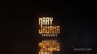 Bbw on the couch with plug in big tits cumming - Mary