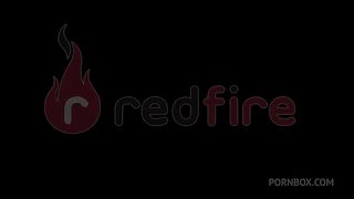 Novinha do cu riscado Carolina Carioca comecou no porno fodendo com dotado e fazendo anal - com Vinny Burgos