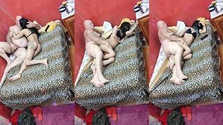 SAFADA DESSA NOVINHA VAI PRA CAMA COM ESSE VELHOOO