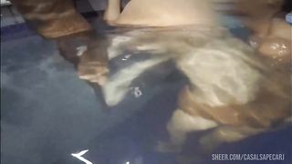 Namorada putinha vai para o motel com tres amigos enquanto o corno assiste ela sendo arrombada por negros pauzudos