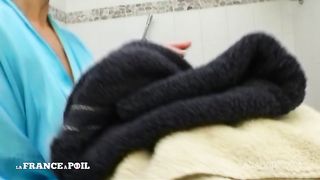 Jeunot francais encule sa logeuse cougar sous la douche