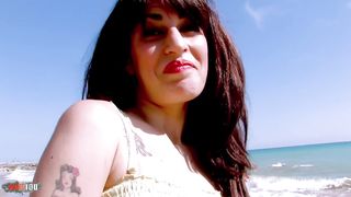 A pretty teen try to oblige a guy to have sex with her