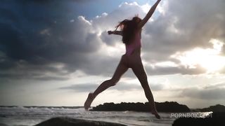 Softcore vid on the beach from Oxi Bendini