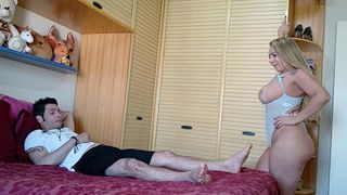 SUZIE EM MILF DANDO PARA JOW JOW