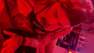 GAROTA TRANS CHUPA PAU DO BBC E ELE CHUPA O PAU DELA