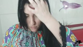 NOVINHA TOMANDO NO CUZINHO