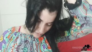 NOVINHA TOMANDO NO CUZINHO
