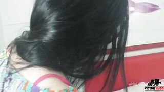 NOVINHA TOMANDO NO CUZINHO