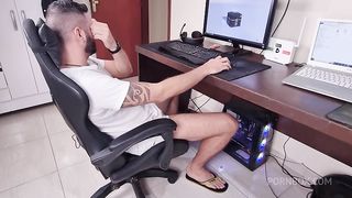 Peguei meu primo jogando, abusei dele antes da minha tia chegar !