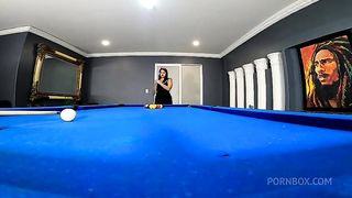 MESERA BILLAR EL LEON PIERDE APUESTA EN JUEGO BOLA EIGHT