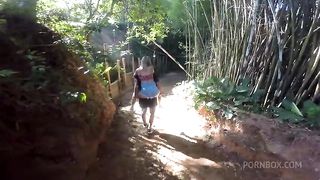 Suruba pegou solta na trilha .. rolou ate cuzinho