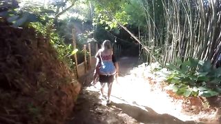 Suruba pegou solta na trilha .. rolou ate cuzinho