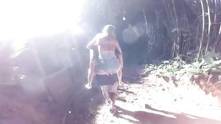 Suruba pegou solta na trilha .. rolou ate cuzinho
