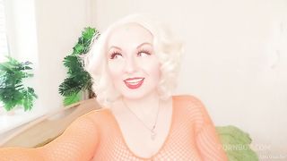 JOI jerk off instruction sexy blonde - pin up Mistress Arya