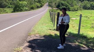 SEXO PUBLICO POR DINERO CHICA SE DEJA FOLLAR EN UNA CARRETERA