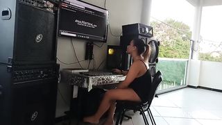 SAFADA FOI VER PORNO E ACABOU LEVANDO FERRO