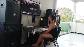 SAFADA FOI VER PORNO E ACABOU LEVANDO FERRO