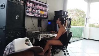 SAFADA FOI VER PORNO E ACABOU LEVANDO FERRO