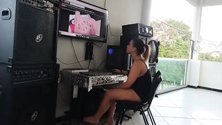 SAFADA FOI VER PORNO E ACABOU LEVANDO FERRO