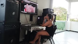 SAFADA FOI VER PORNO E ACABOU LEVANDO FERRO