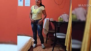 SALIENDO DE COMPRAR ENCONTRE A UNA MUJER CACHONDA Y FOLLAMOS DURO HASTA QUE LA LLENE DE CORRIDA - OJALA QUE SU ESPOSO NO SE ENTERE!