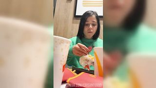BEAUTIFUL HUNGRY VENEZUELAN ARRIVES IN THE UNITED STATES VERY HUNGRY FOR FOOD AND COCK AND MONEY SO I HELP HER BY MAKING THIS VIDEO