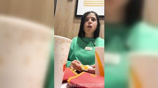 BEAUTIFUL HUNGRY VENEZUELAN ARRIVES IN THE UNITED STATES VERY HUNGRY FOR FOOD AND COCK AND MONEY SO I HELP HER BY MAKING THIS VIDEO