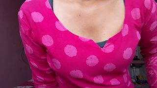 INDIAN DESI BHABHI SHOWING HER ASSETS TO HER BF.