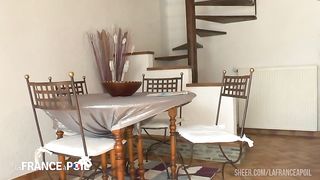 Une etudiante cochonne profite de l'absence de son mec pour se faire sodomiser par un autre