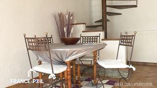 Une etudiante cochonne profite de l'absence de son mec pour se faire sodomiser par un autre