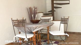 Une etudiante cochonne profite de l'absence de son mec pour se faire sodomiser par un autre