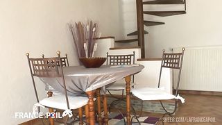 Une etudiante cochonne profite de l'absence de son mec pour se faire sodomiser par un autre