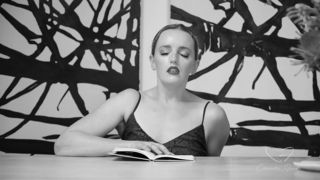 AMBER MOORE S EROTIC BOOK MADE CHARLIE FORDE MASTURBATE HER CUNT! FULL VIEO