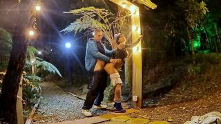 FUDENDO A MAGRINHA NO MATO DEPOIS NA BANHEIRA - FERNANDA RIBEIRO - PARTE 1