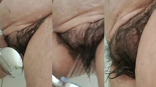 WASHING MY VAGINA THE PINK MY CLITORIS AND IT TURNS ME ON