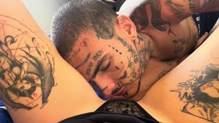 MEU NAMORADO FICOU CHEIRANDO MINHA BUCETA ATE GOZAR