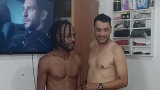 CORNO FELIZ AO VER ESPOSA PERDER VIRGINDADE ANAL COM NEGRO DOTADO .