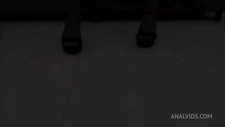 my cousin didn´t want to,but l ended up convincing her to give her pussy and ass to me and her black friend!