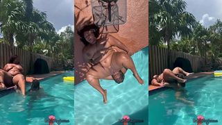 POOLSIDE PUSSY PARADISE