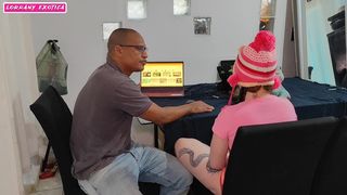 aluna faz sexo com professor em troca de nota pra passar de ano.