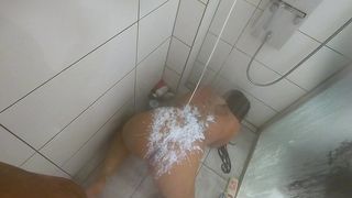 PRIVATES DUSCHVIDEO MIT ASHLEY CUMSTAR NACH EINER PARTY