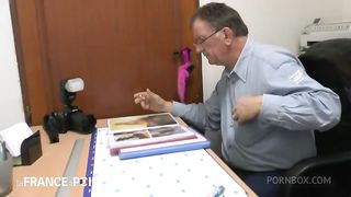 Jimmy arrive avec sa belle-soeur pour qu'on la depucelle devant une camera